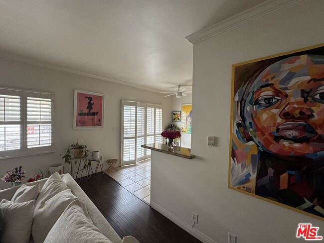 Building Photo - 563 E Hazel St