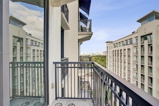 Building Photo - 301 Altara Ave