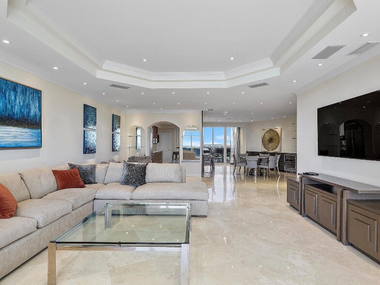 Building Photo - 3200 N Ocean Blvd