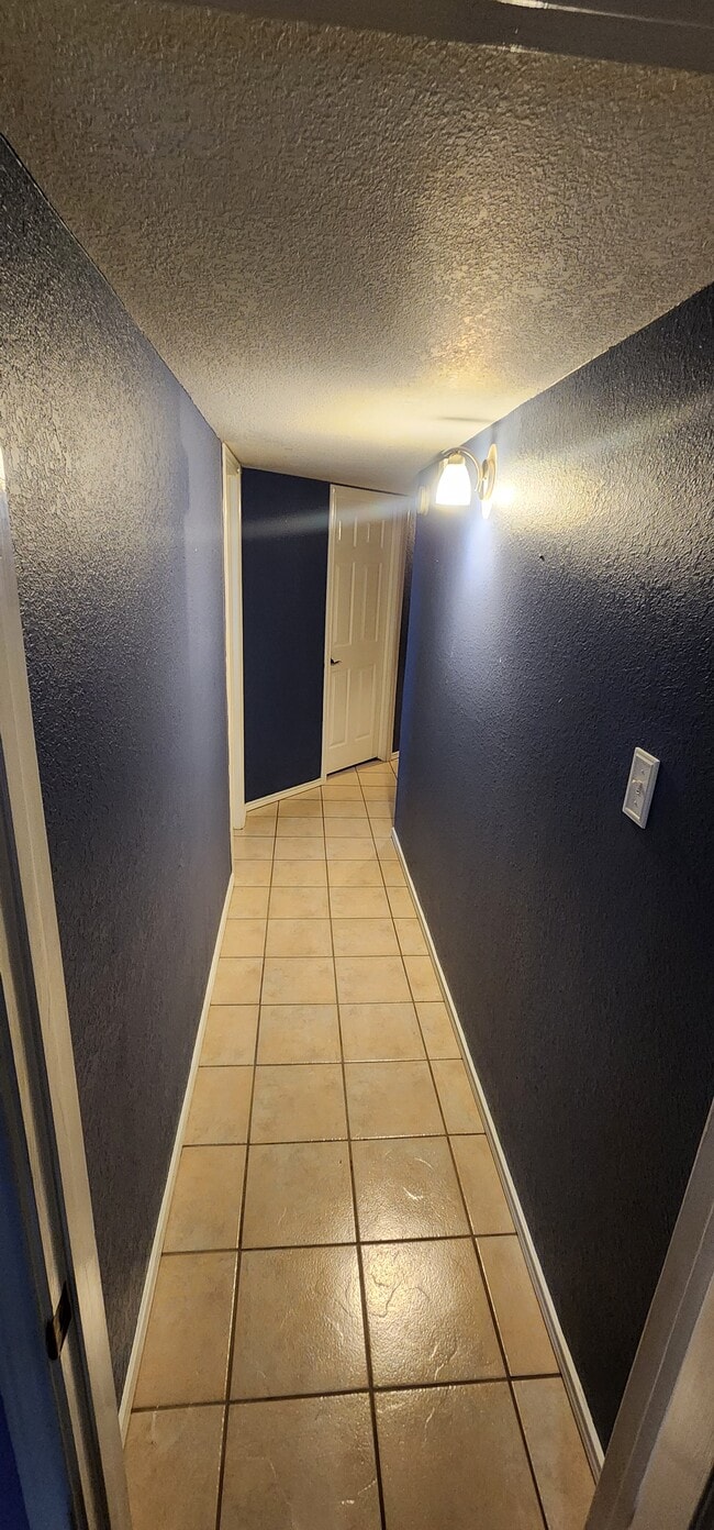 Building Photo - 807 Sabinas St