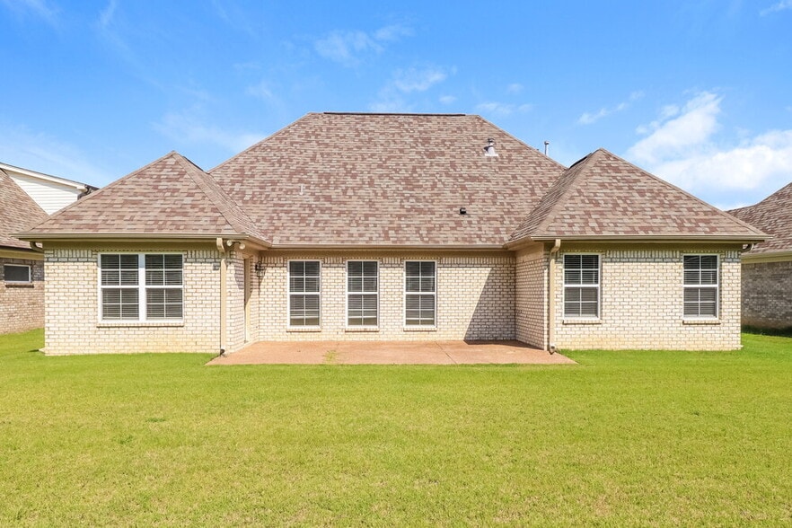 Building Photo - 3811 Dawnwood Cir W