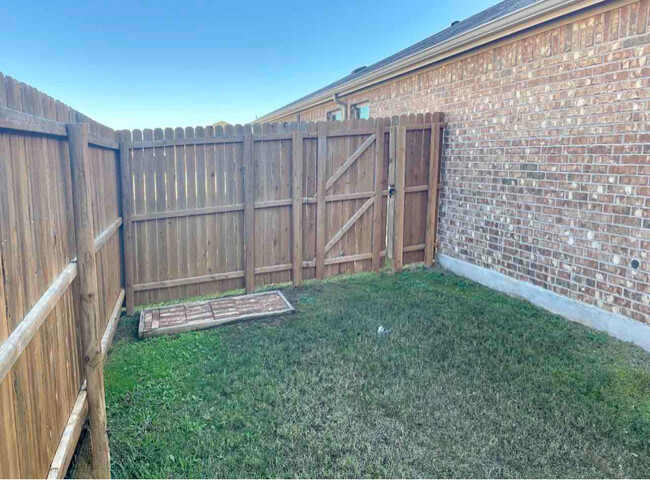 Building Photo - 354 Highmeadow Dr