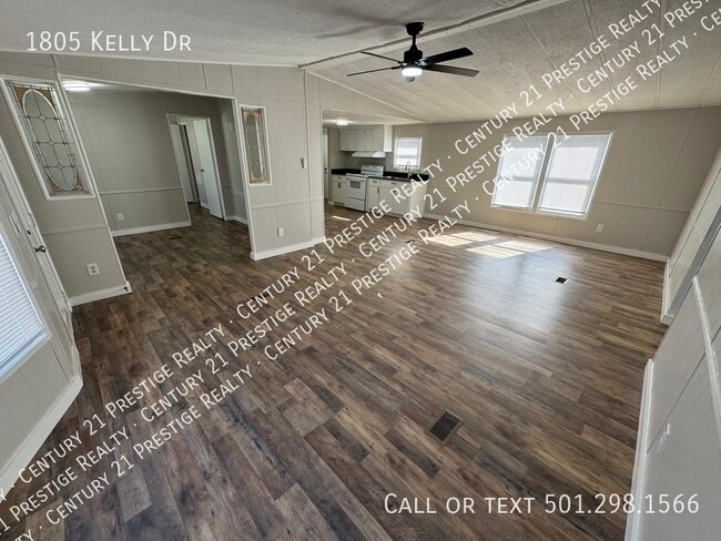 Building Photo - 1805 Kelly Dr