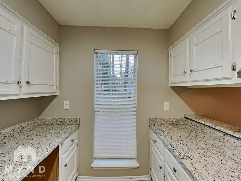 Building Photo - 4912 Summitridge Dr