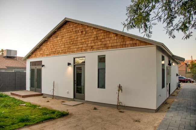 Building Photo - 1027 E McKinley St