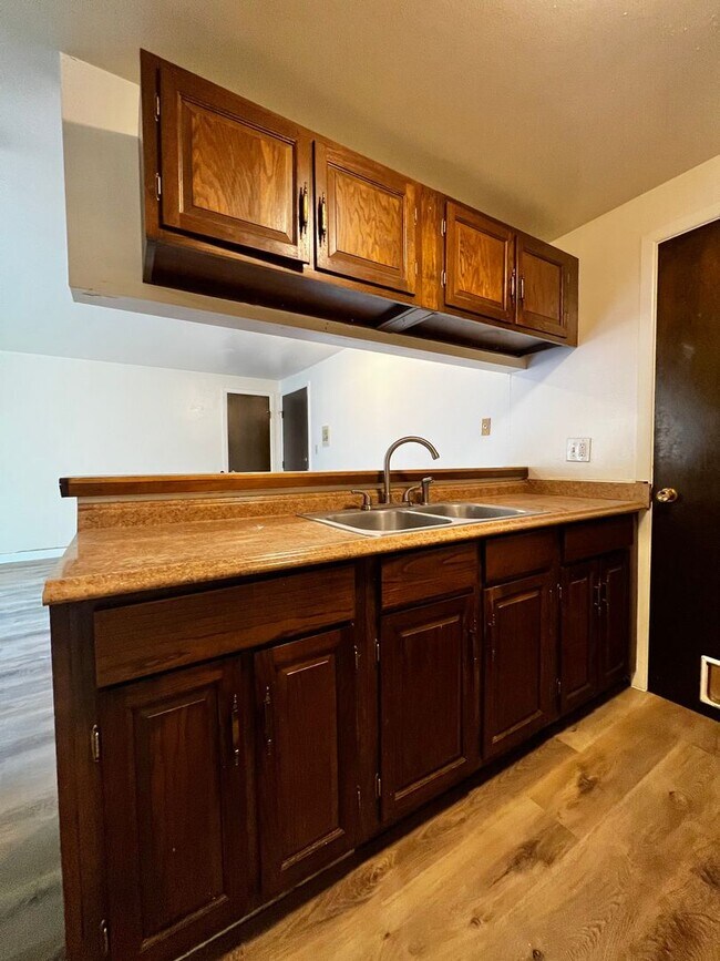 Building Photo - Mathews634 (KC-JF)