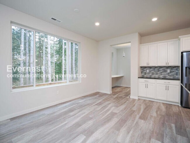 Building Photo - 33335 Crystal Ave SE