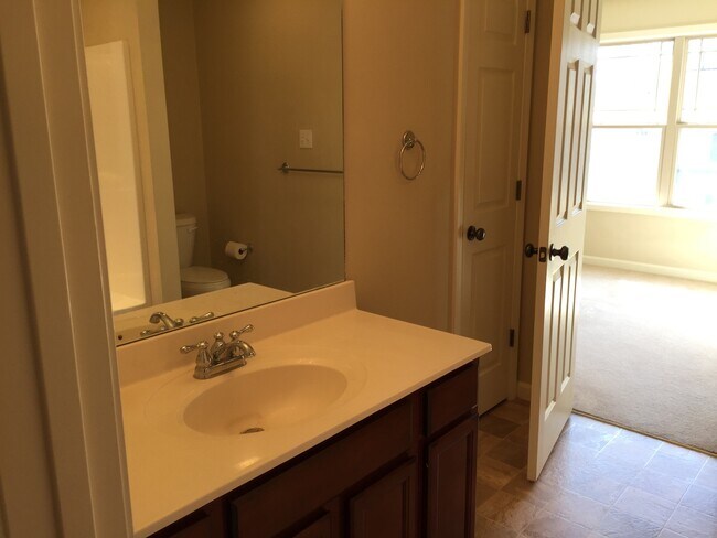Building Photo - Beautiful Home in West Knoxville