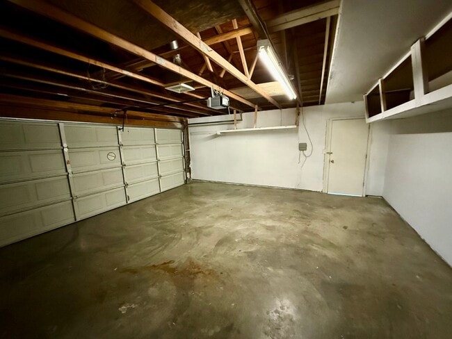 Building Photo - Conveniently located single story home!