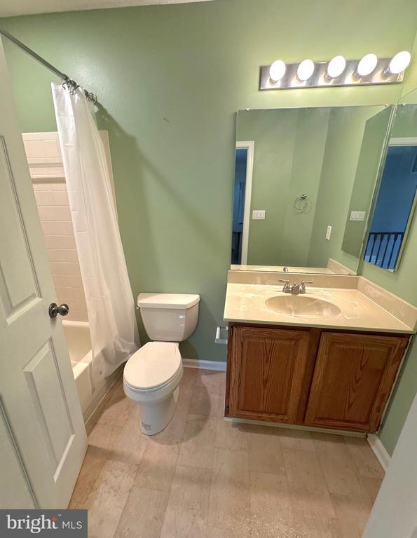 Building Photo - 2108 Commodore Ct