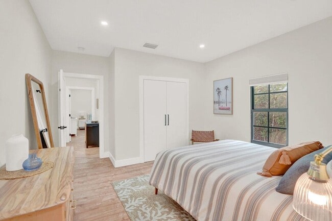 Building Photo - 727 Fernwood Dr