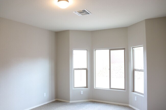 Building Photo - Brand New Home in Holiday