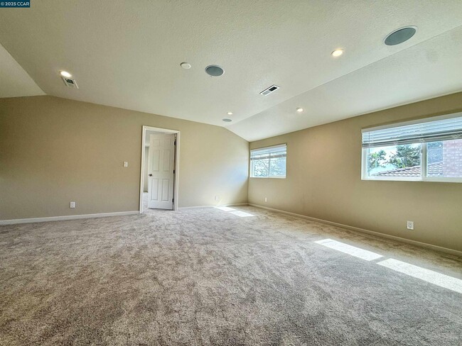 Building Photo - 148 Lancaster Way