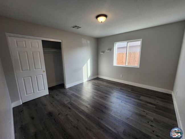 Building Photo - 2303 Moiola Ave