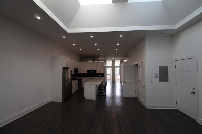 Building Photo - 1474 N Milwaukee Ave
