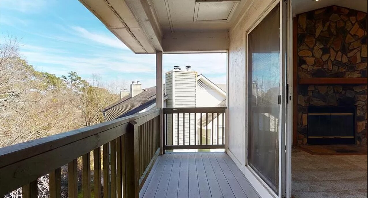 Building Photo - 978 Stewarts Creek Dr