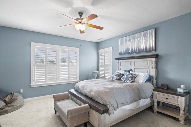 Building Photo - End Unit Townhome with many Upgrades - Downtown Wake Forest!