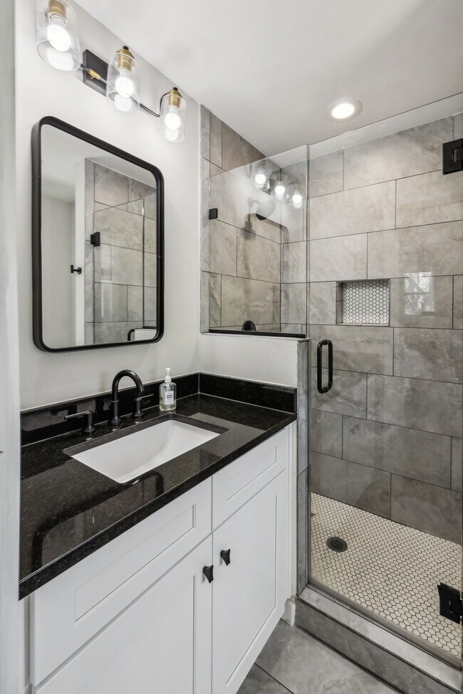 Building Photo - 4604 Mountainview Dr