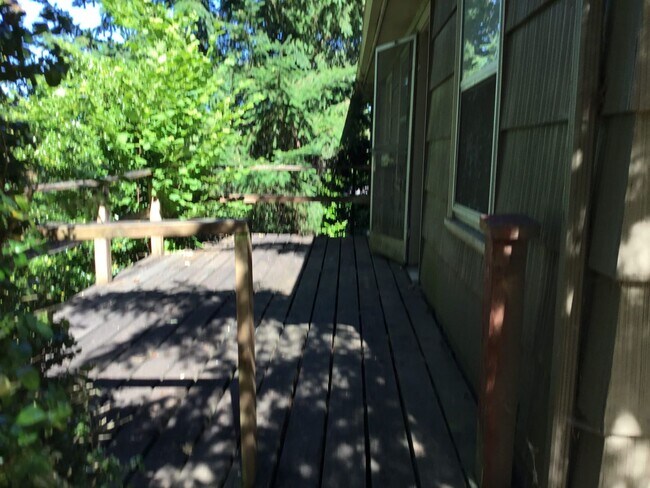 Building Photo - 5 Bedroom House in Southeast Eugene