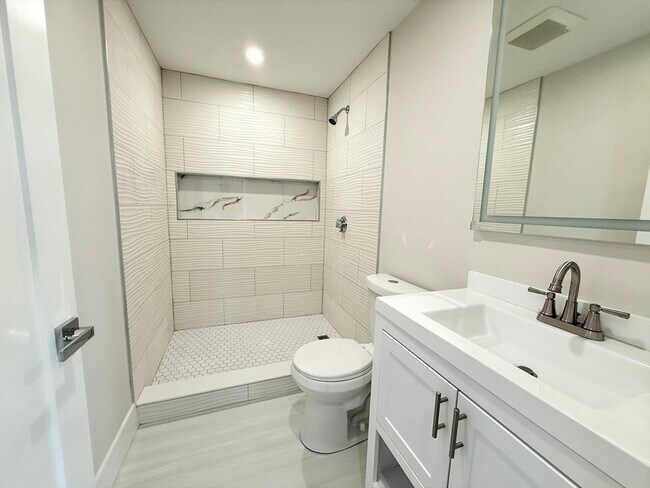 Building Photo - 10 Cawfield St