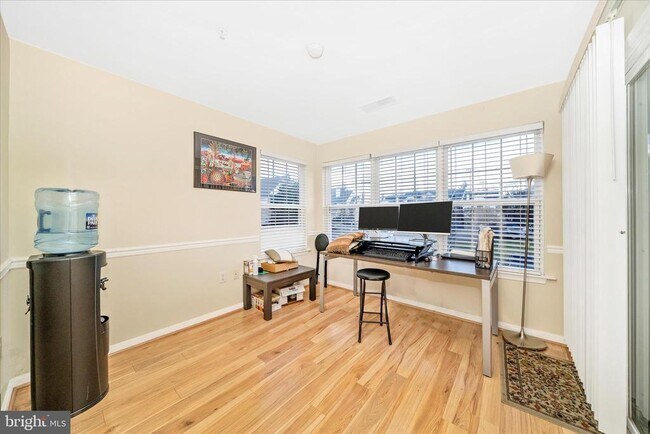 Building Photo - 6520 Lake Park Dr