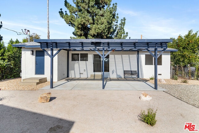 Building Photo - 15836 Chatsworth St