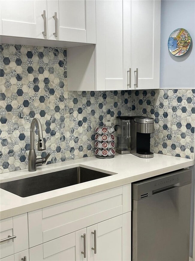 Building Photo - 11960 NE 19th Dr