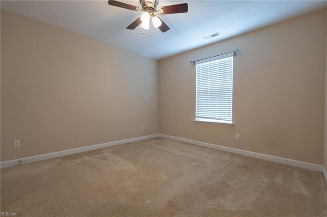 Building Photo - 302 Milton Ct