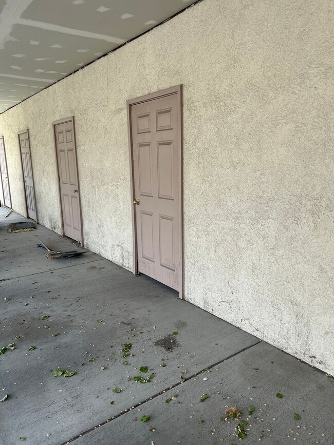 Building Photo - Carterville Duplex