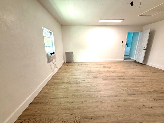 Building Photo - 15859 68th Ct N