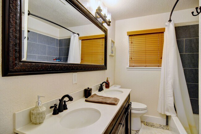 Building Photo - 5421 Fursman Ave