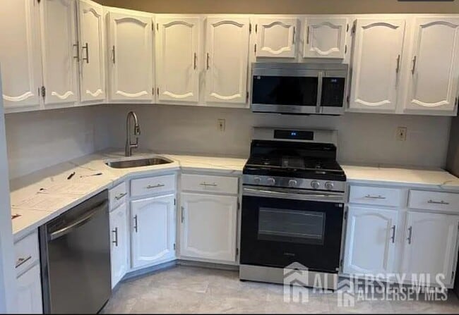 Building Photo - 31 Gate House Ln