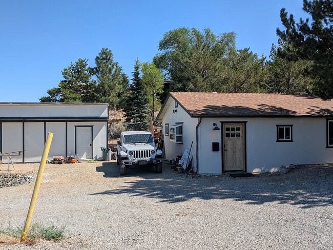 Building Photo - 290 Magpie Way
