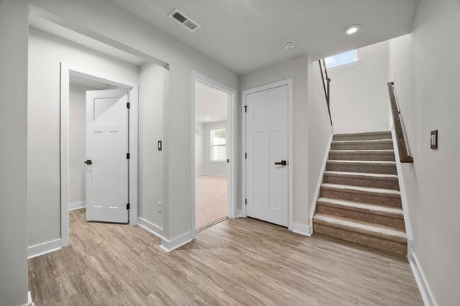 Building Photo - Gorgeous 4 bed 3.5 bath in Trinity Townes ...