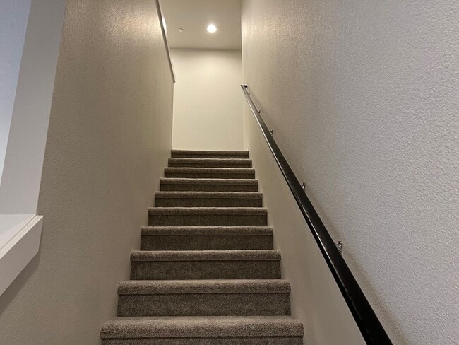 Building Photo - Lynnwood Townhome