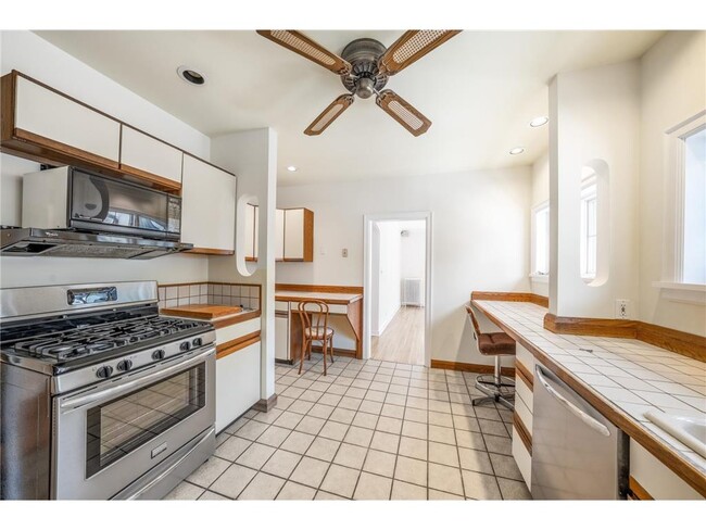 Building Photo - 1721 Humboldt Ave S