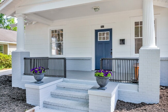 Building Photo - Cozy craftsman bungalow on Seiler Ave