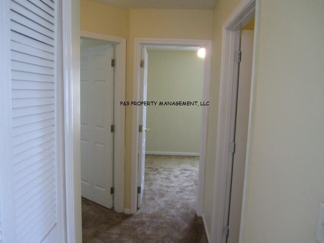 Building Photo - 7493 International Village Dr