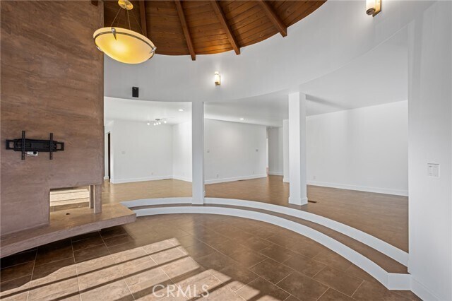 Building Photo - 1380 W 9th St