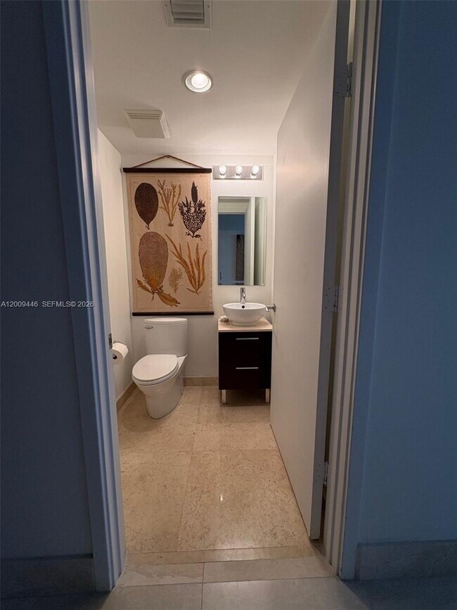 Building Photo - 5875 Collins Ave