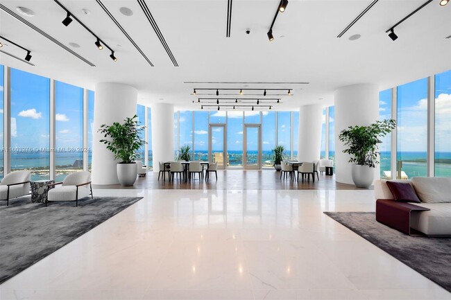 Building Photo - 300 Biscayne Boulevard Way