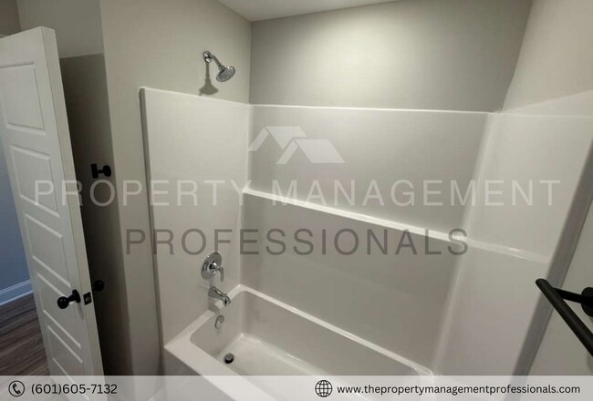 Building Photo - 563 Patrick Farms Dr