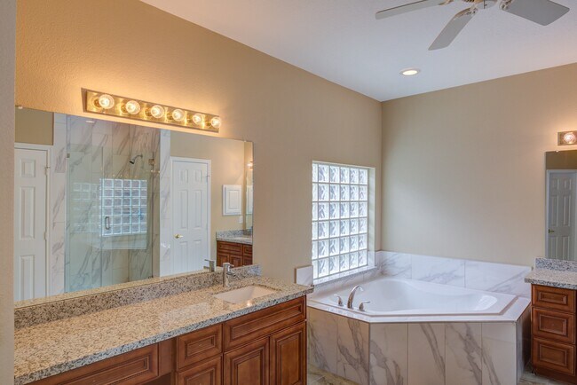 Building Photo - 6227 Clear Canyon Dr