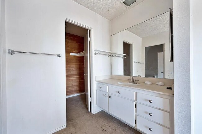 Building Photo - 2645-2649 S Whitney Blvd