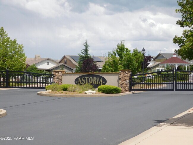 Building Photo - 1465 Varsity Dr