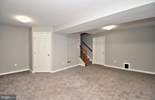 Building Photo - 3435 Westview Dr