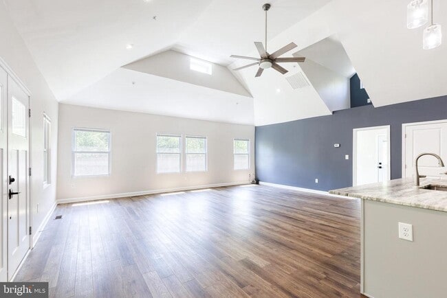 Building Photo - 1248 Generals Hwy