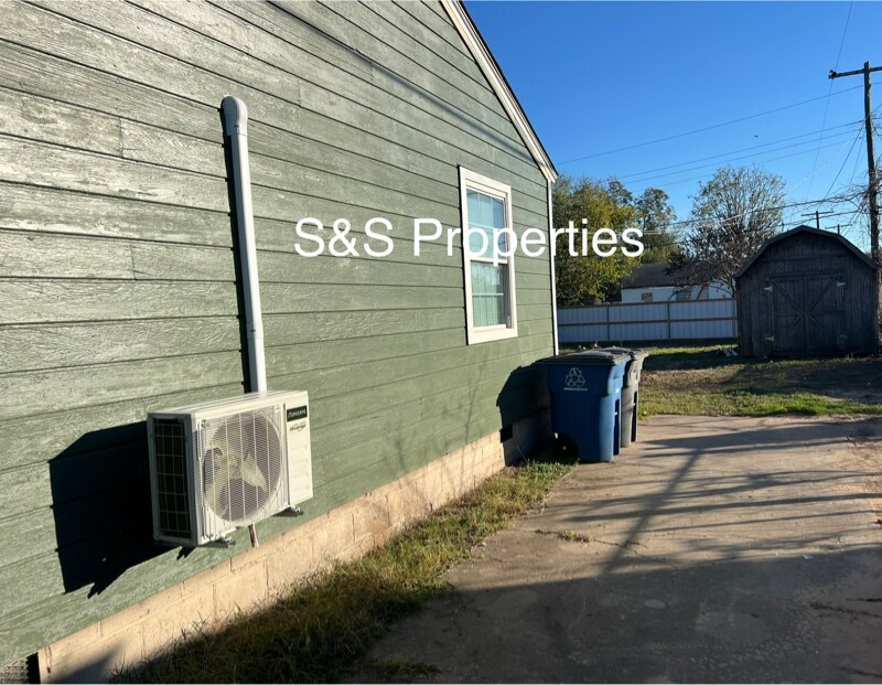 Building Photo - 5326 W 11th Pl