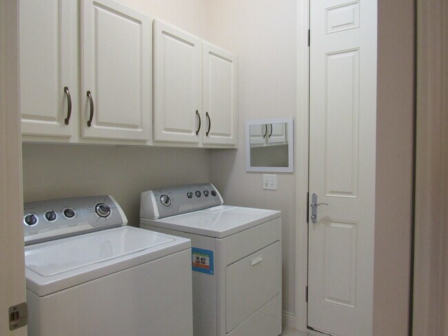 Building Photo - 3164 Meridith Way