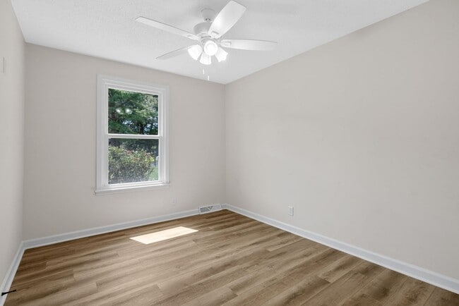 Building Photo - 3 Bedroom Pet Friendly Home For Rent with ...